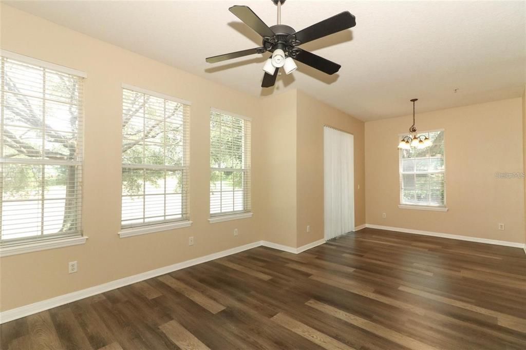 Active With Contract: $1,800 (3 beds, 2 baths, 1595 Square Feet)