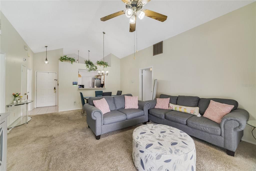 For Sale: $329,000 (2 beds, 2 baths, 1108 Square Feet)