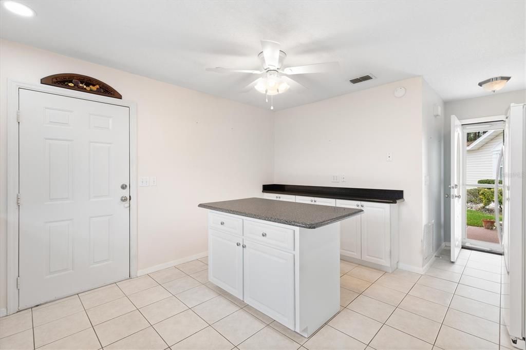 Active With Contract: $249,000 (2 beds, 2 baths, 1167 Square Feet)