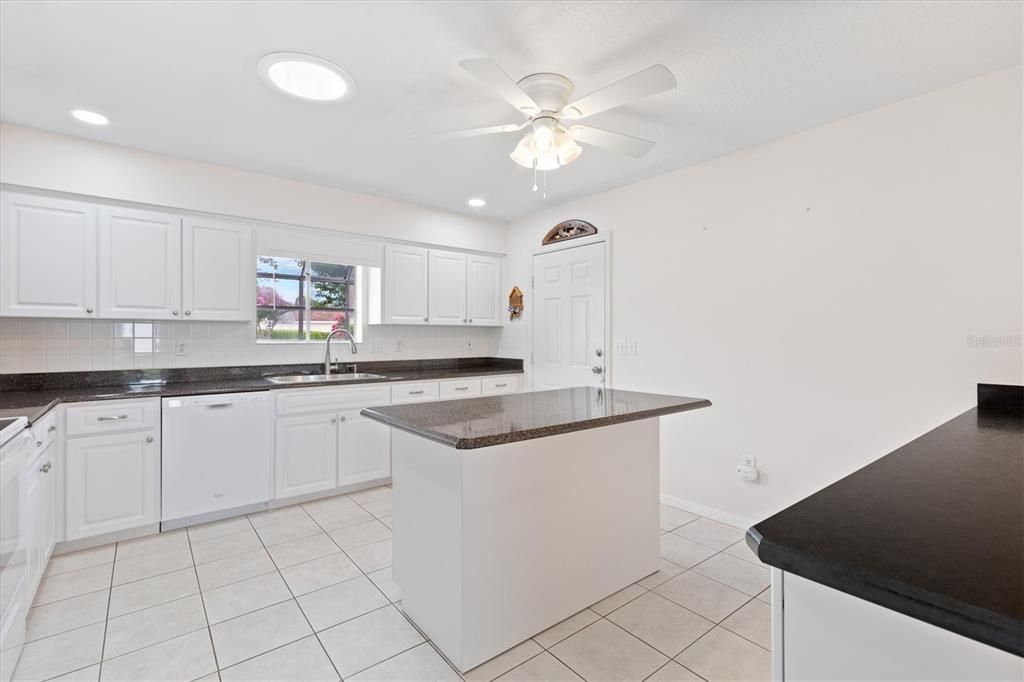 Active With Contract: $249,000 (2 beds, 2 baths, 1167 Square Feet)