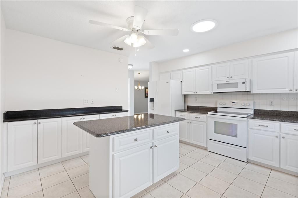 Active With Contract: $249,000 (2 beds, 2 baths, 1167 Square Feet)