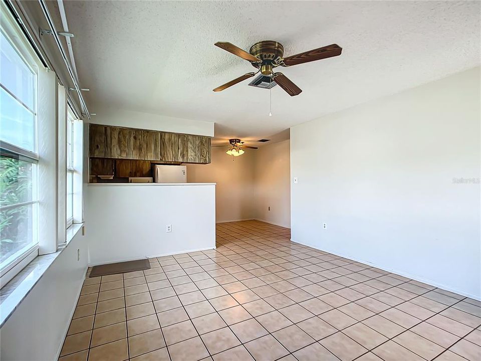 For Sale: $105,000 (2 beds, 1 baths, 825 Square Feet)
