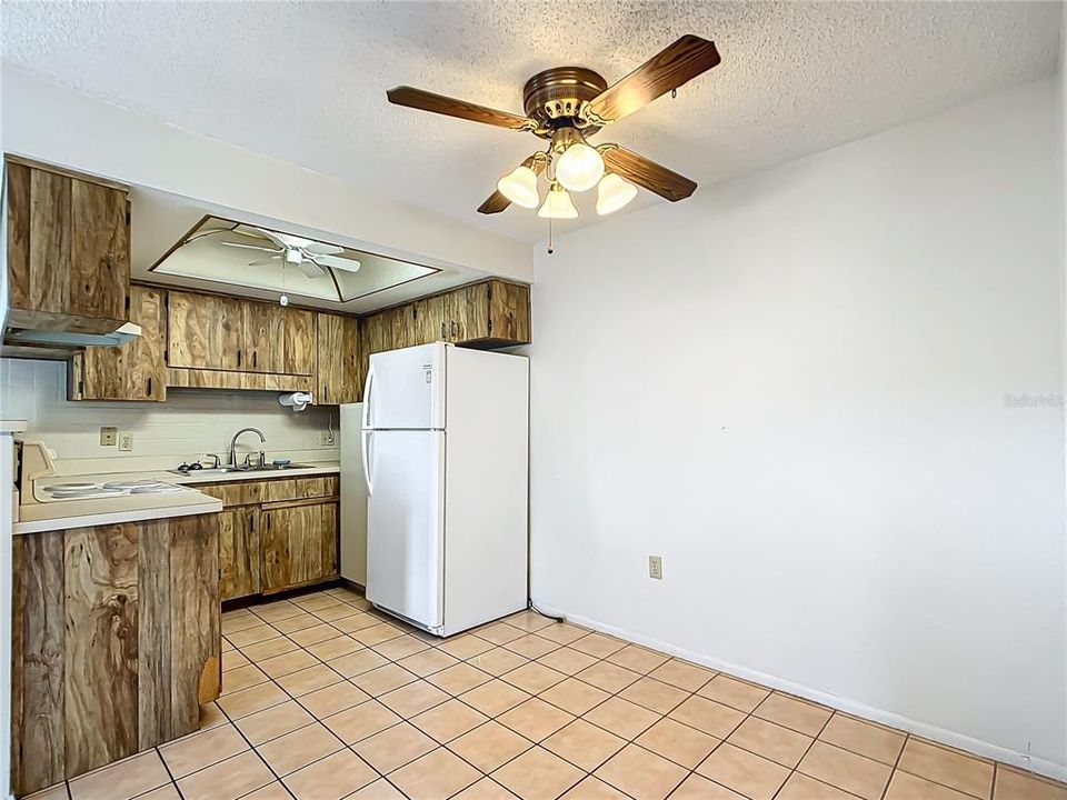 For Sale: $105,000 (2 beds, 1 baths, 825 Square Feet)