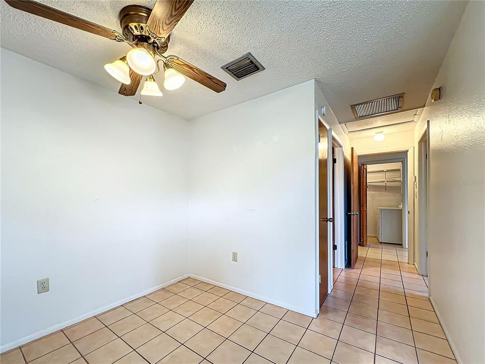 For Sale: $105,000 (2 beds, 1 baths, 825 Square Feet)