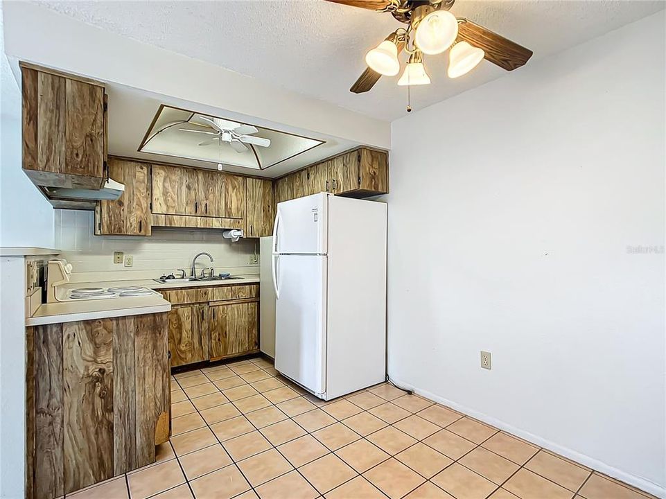For Sale: $105,000 (2 beds, 1 baths, 825 Square Feet)