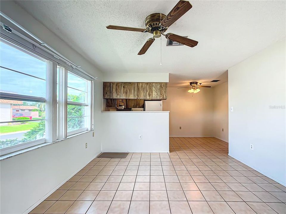 For Sale: $105,000 (2 beds, 1 baths, 825 Square Feet)