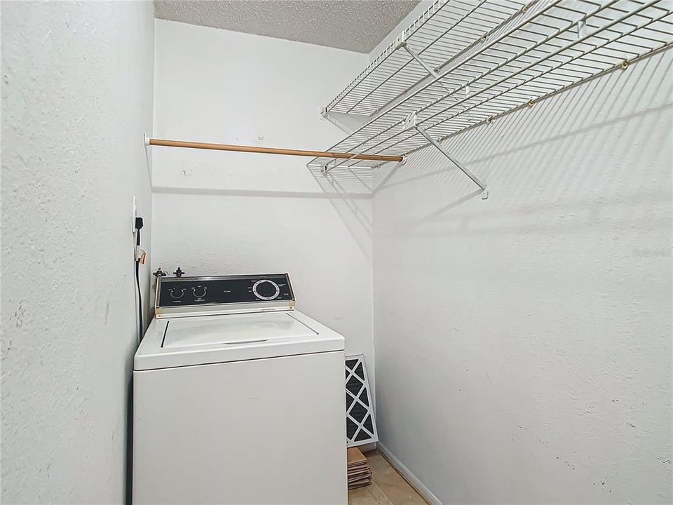 For Sale: $105,000 (2 beds, 1 baths, 825 Square Feet)