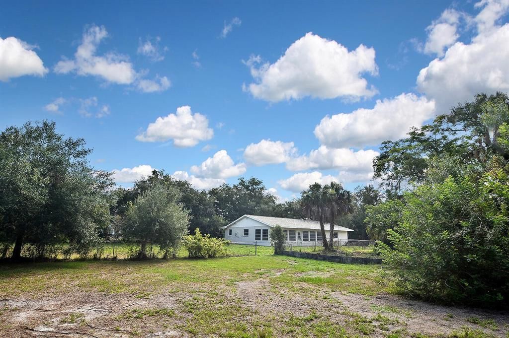 For Sale: $695,000 (3 beds, 2 baths, 1293 Square Feet)