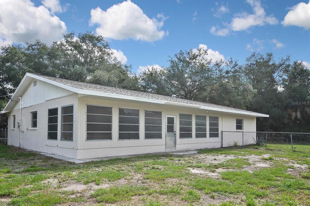 For Sale: $695,000 (3 beds, 2 baths, 1293 Square Feet)