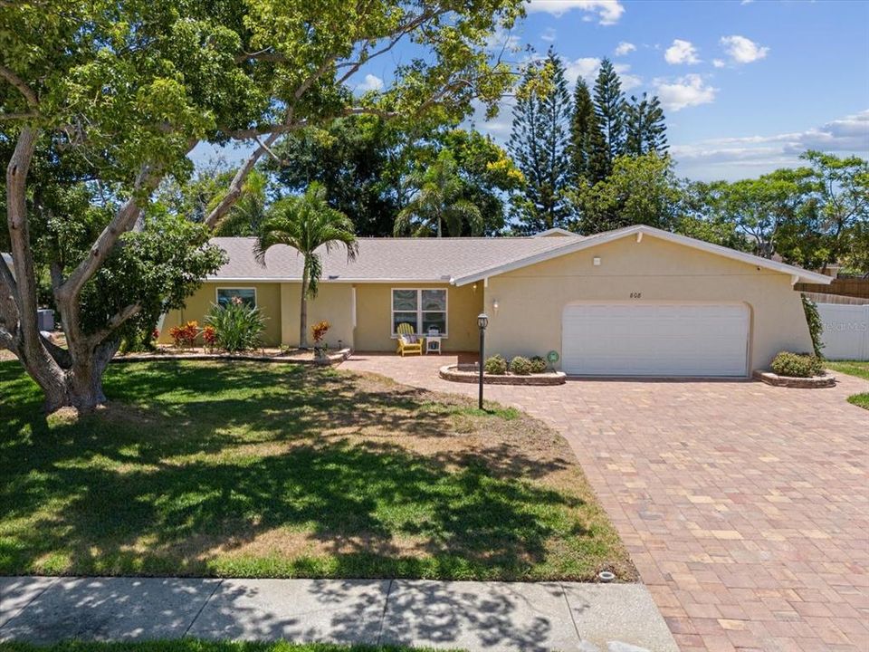 For Sale: $650,000 (3 beds, 2 baths, 1758 Square Feet)