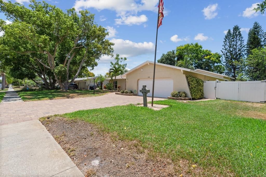 For Sale: $650,000 (3 beds, 2 baths, 1758 Square Feet)