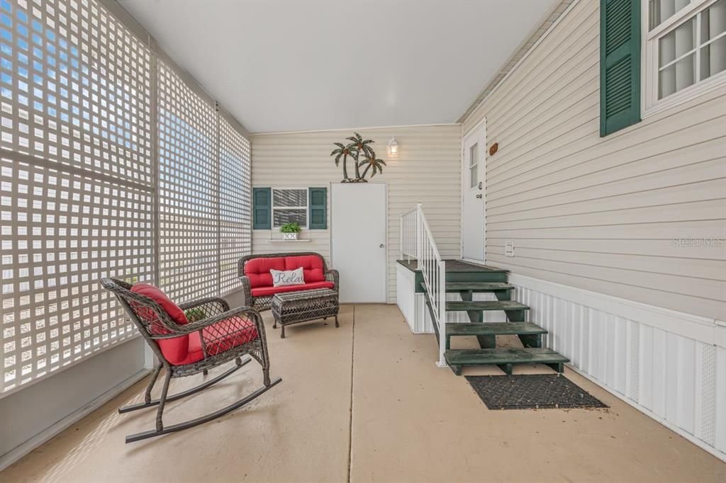 Screened-In Porch