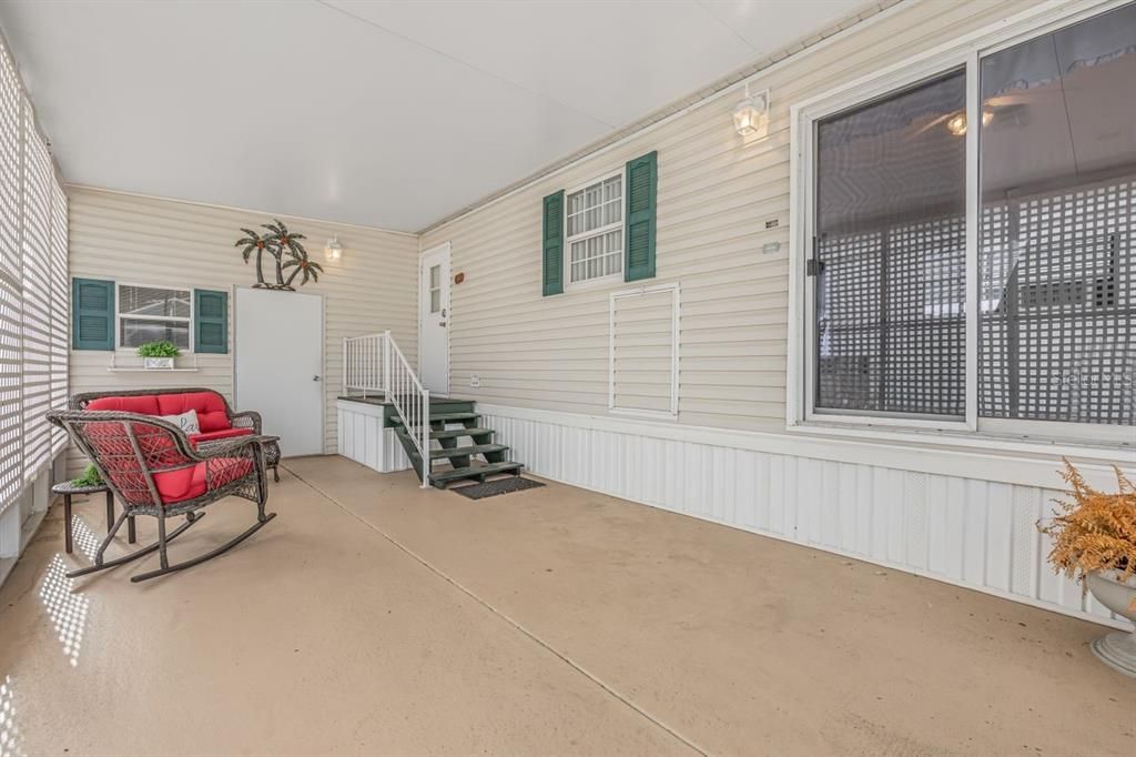 Screened-In Porch