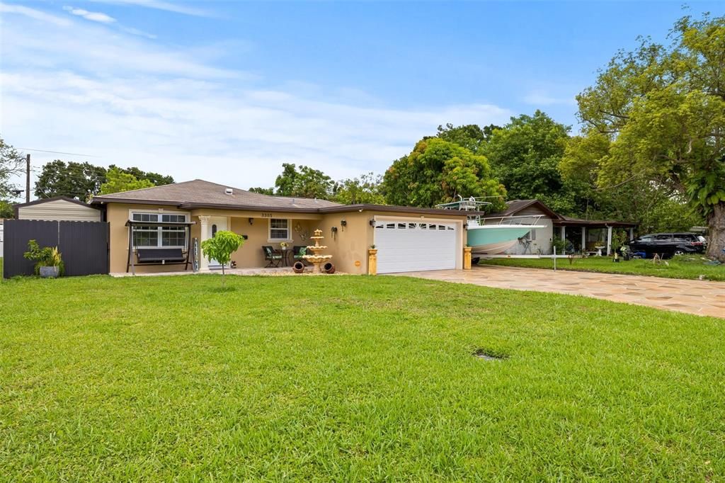 Active With Contract: $550,000 (3 beds, 2 baths, 1324 Square Feet)