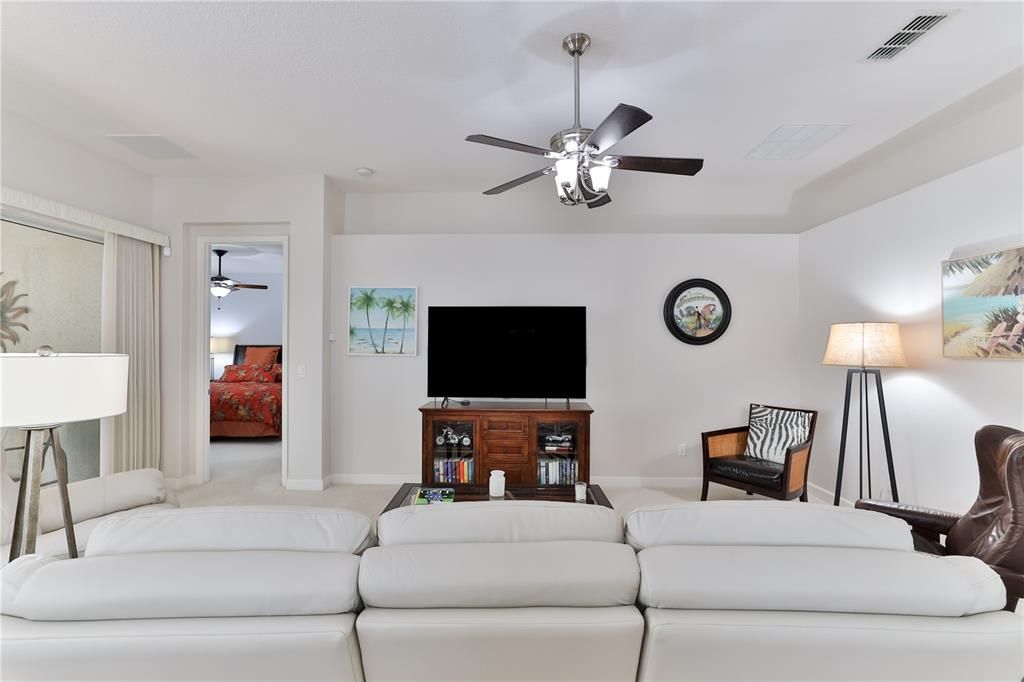 For Sale: $399,900 (3 beds, 2 baths, 1644 Square Feet)