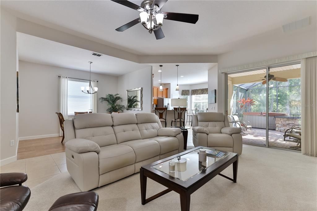 For Sale: $399,900 (3 beds, 2 baths, 1644 Square Feet)