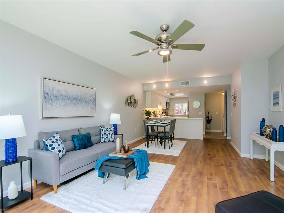 Active With Contract: $306,000 (2 beds, 2 baths, 1027 Square Feet)