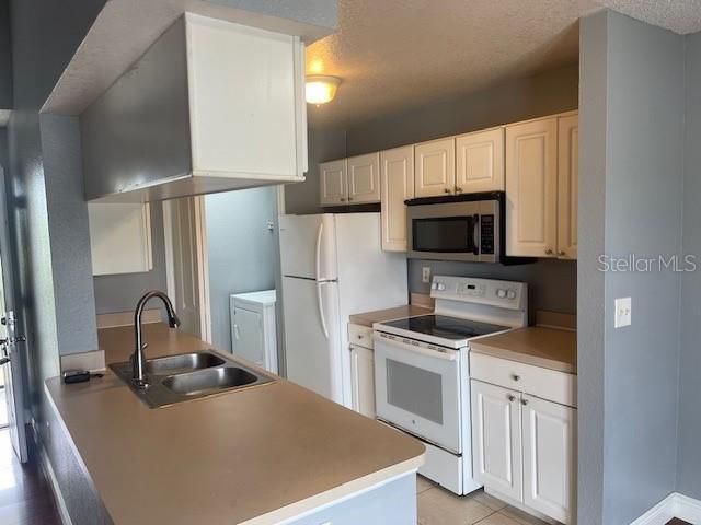 Active With Contract: $1,750 (3 beds, 2 baths, 1157 Square Feet)