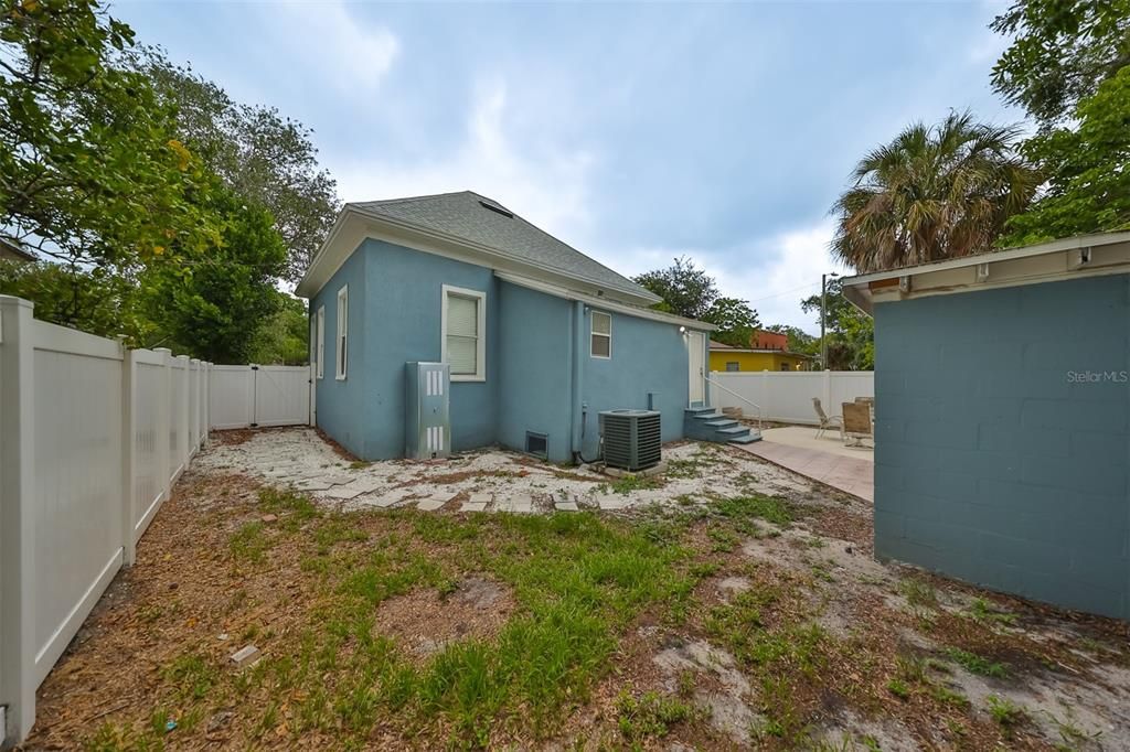 For Sale: $499,000 (3 beds, 2 baths, 1276 Square Feet)