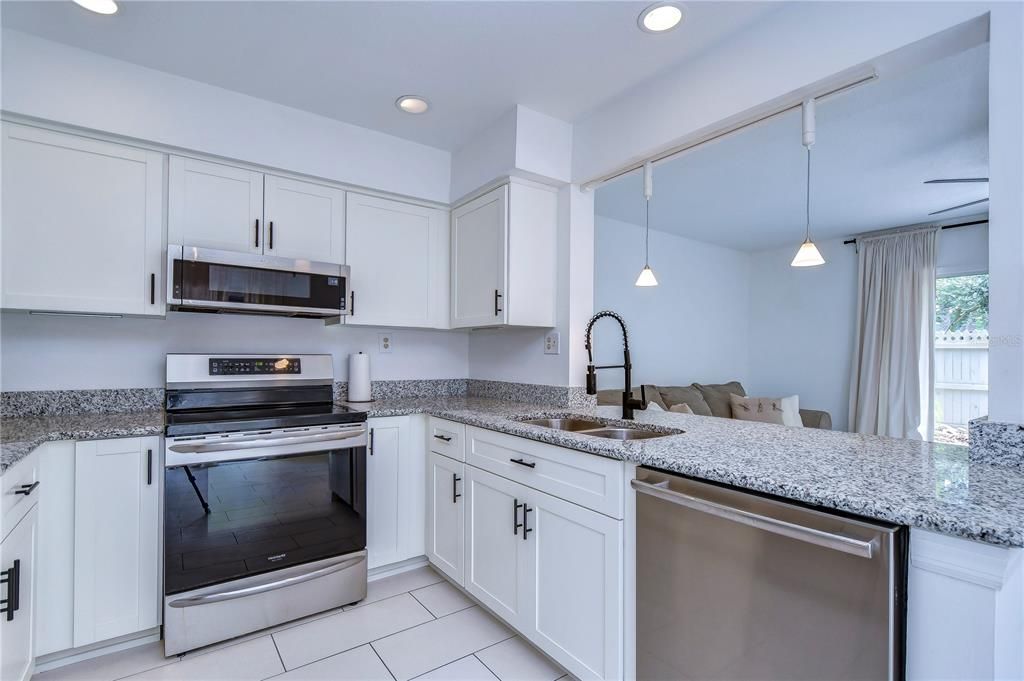 For Sale: $345,000 (2 beds, 2 baths, 1476 Square Feet)