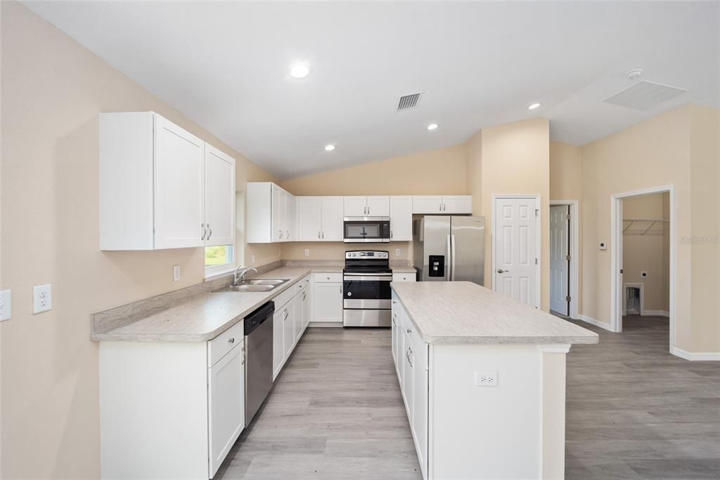 Active With Contract: $255,000 (3 beds, 2 baths, 1399 Square Feet)