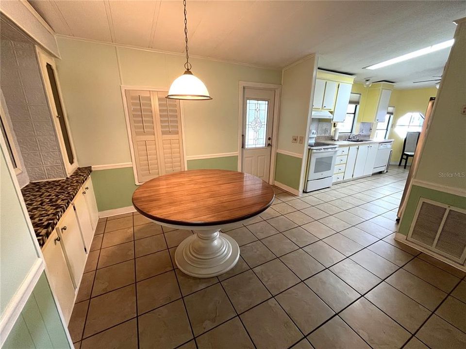 For Sale: $179,000 (2 beds, 2 baths, 1248 Square Feet)