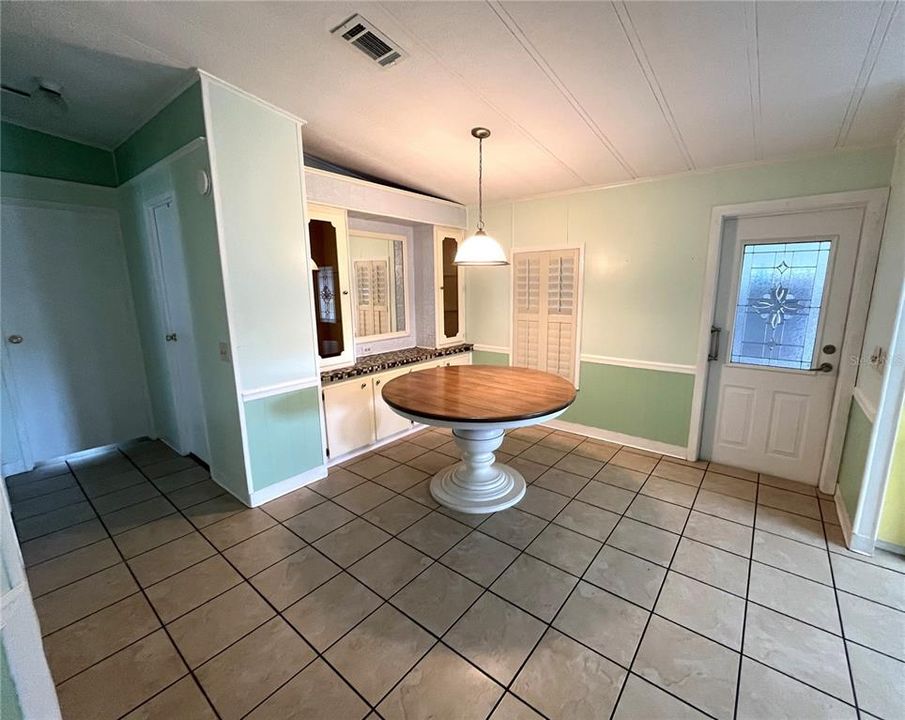 For Sale: $179,000 (2 beds, 2 baths, 1248 Square Feet)