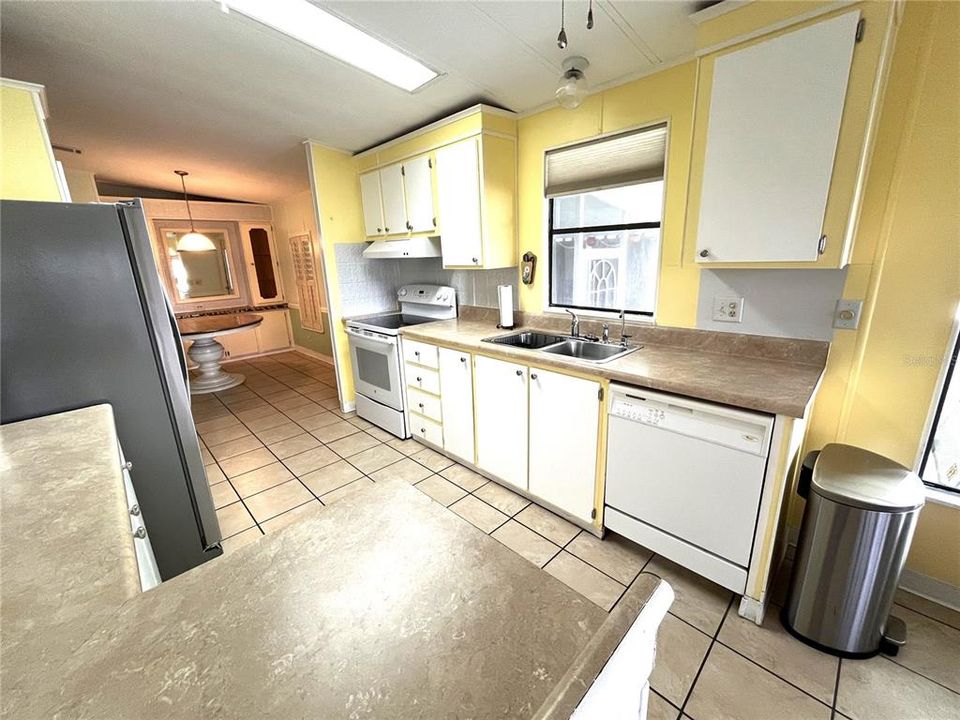 For Sale: $179,000 (2 beds, 2 baths, 1248 Square Feet)