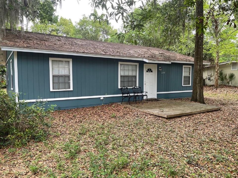 For Rent: $2,000 (4 beds, 2 baths, 1353 Square Feet)