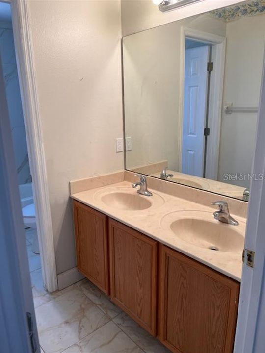 Active With Contract: $1,950 (4 beds, 2 baths, 2847 Square Feet)