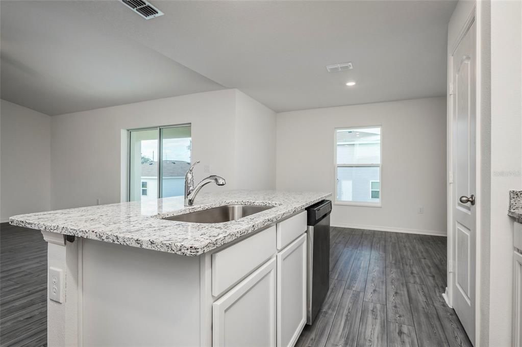 For Sale: $350,900 (3 beds, 2 baths, 1613 Square Feet)