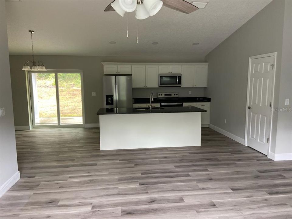 Active With Contract: $259,900 (3 beds, 2 baths, 1438 Square Feet)