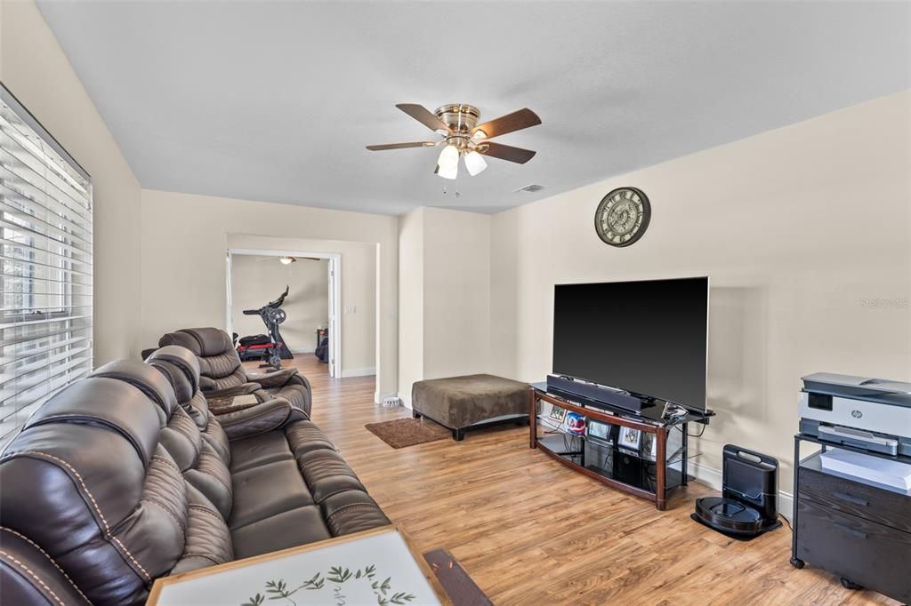 Active With Contract: $325,000 (3 beds, 2 baths, 1428 Square Feet)