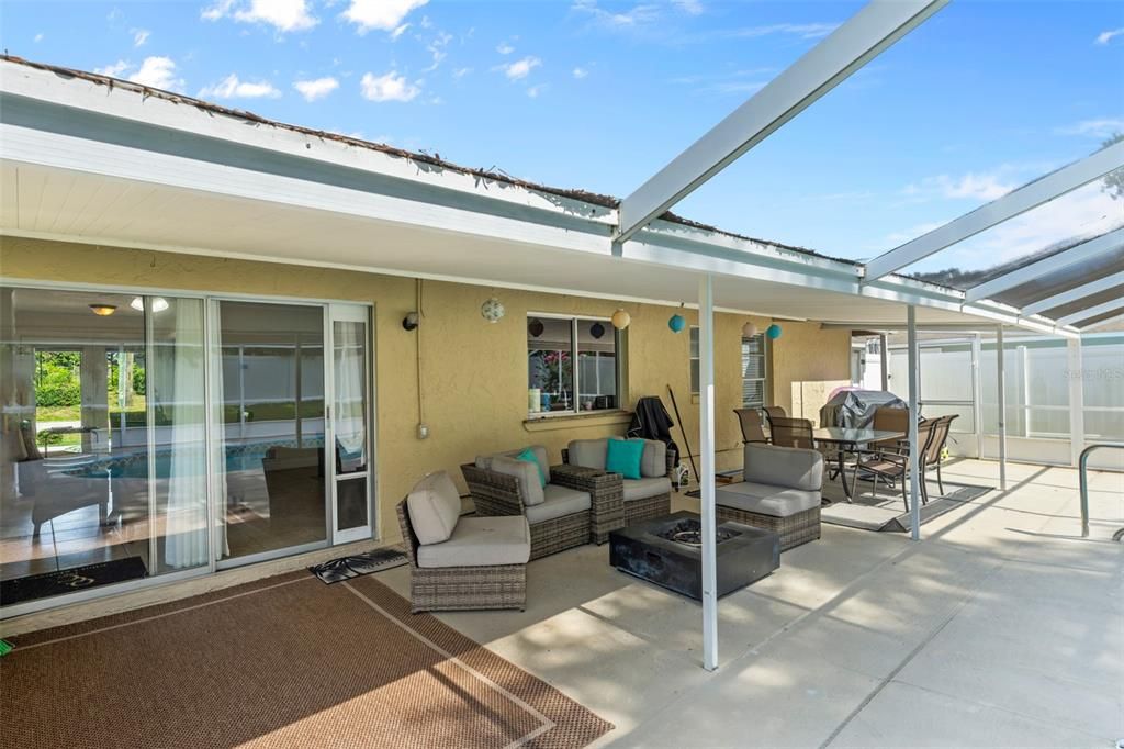 Active With Contract: $325,000 (3 beds, 2 baths, 1428 Square Feet)