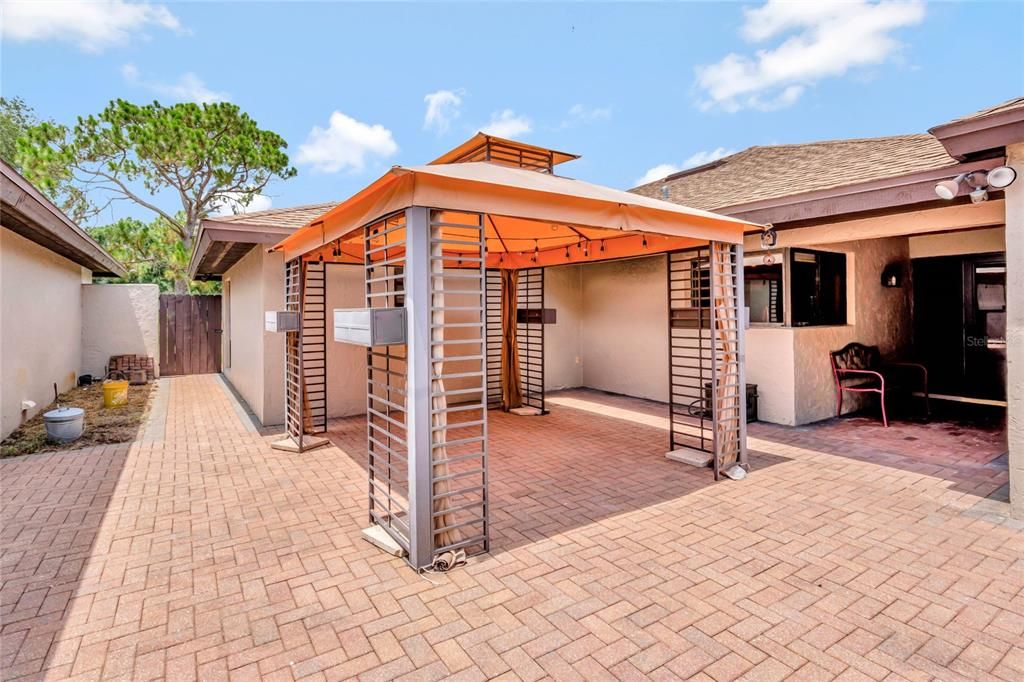 For Sale: $334,900 (2 beds, 2 baths, 2604 Square Feet)