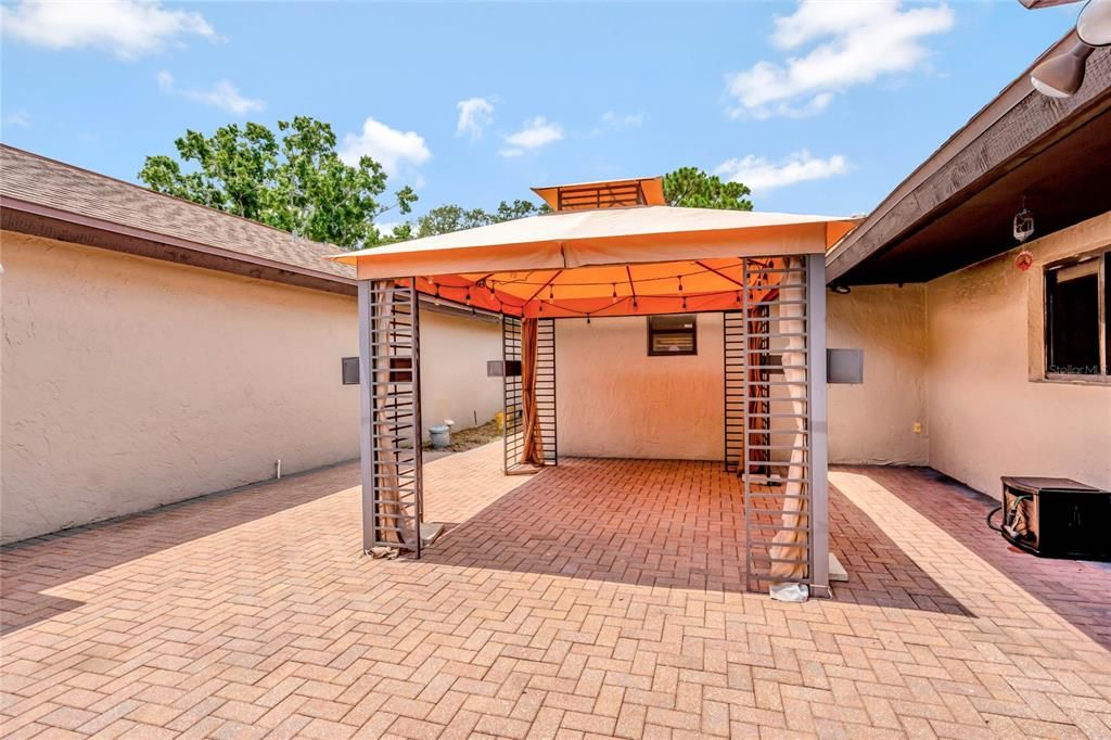 For Sale: $334,900 (2 beds, 2 baths, 2604 Square Feet)
