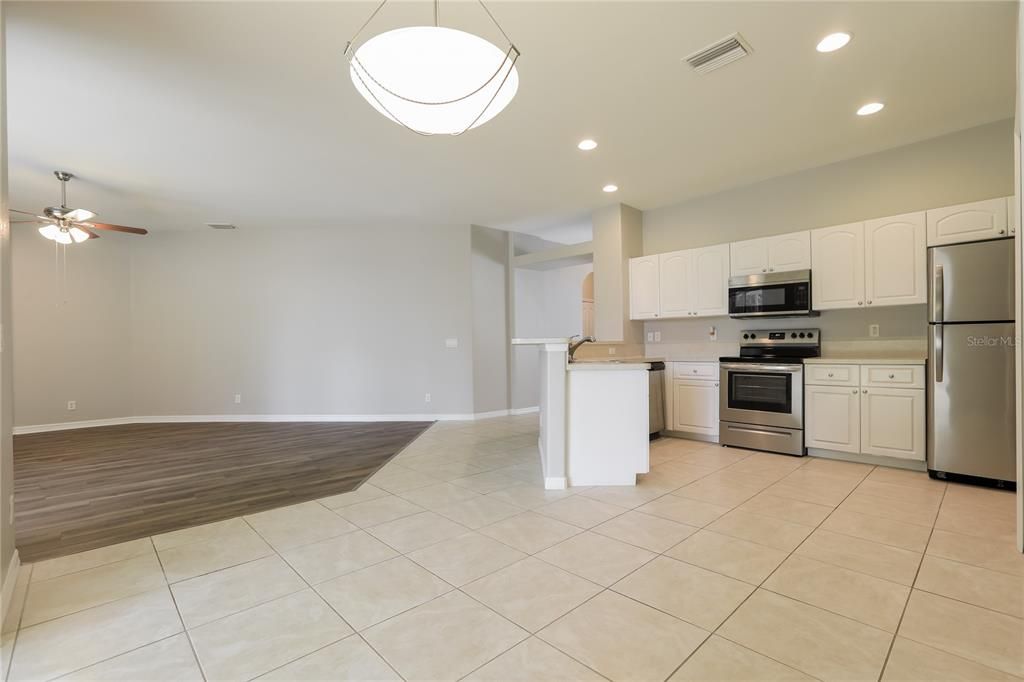 For Rent: $2,190 (3 beds, 2 baths, 1737 Square Feet)