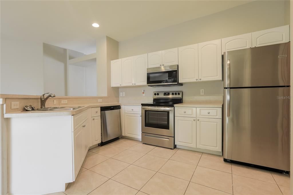 For Rent: $2,190 (3 beds, 2 baths, 1737 Square Feet)