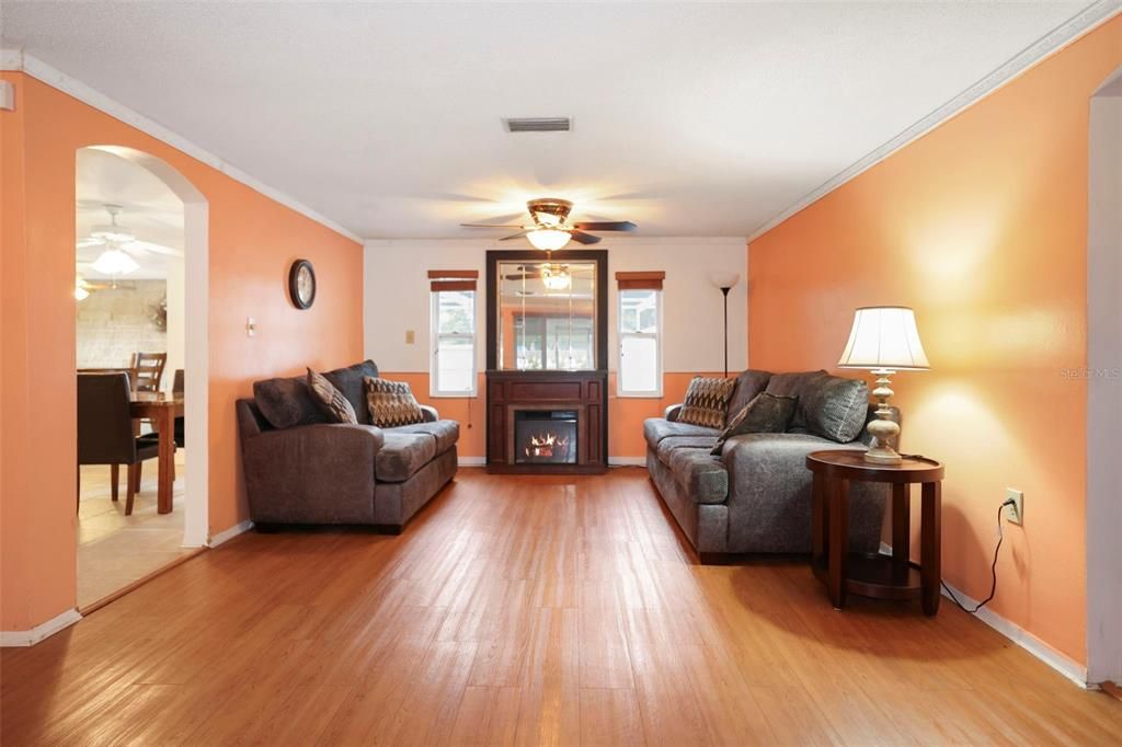 For Sale: $275,000 (2 beds, 2 baths, 1442 Square Feet)