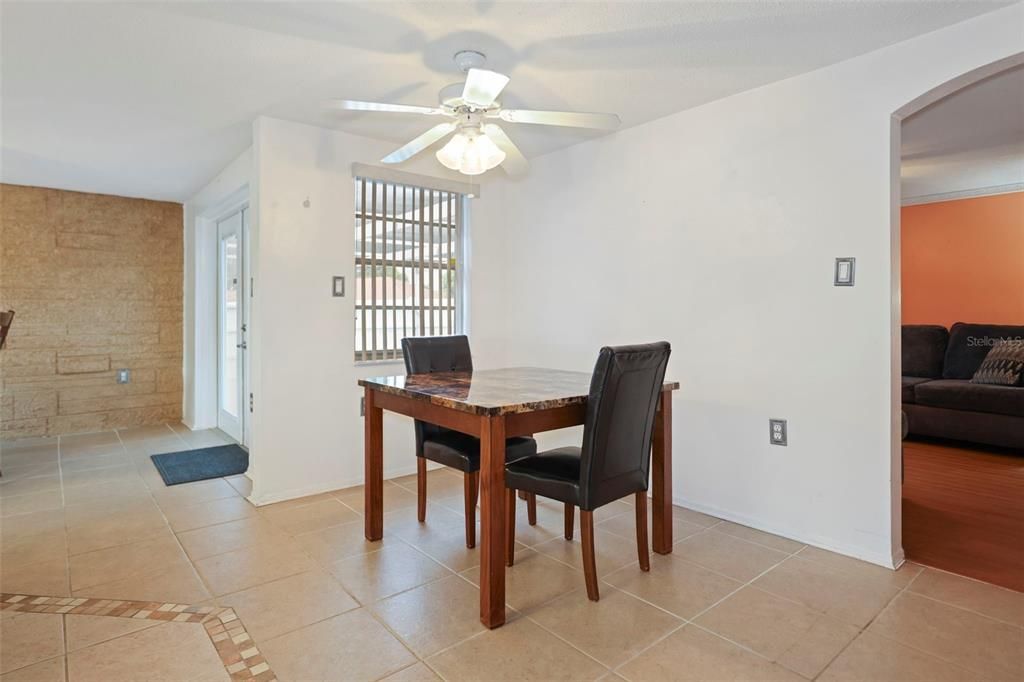 For Sale: $275,000 (2 beds, 2 baths, 1442 Square Feet)