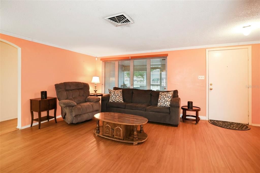 For Sale: $275,000 (2 beds, 2 baths, 1442 Square Feet)