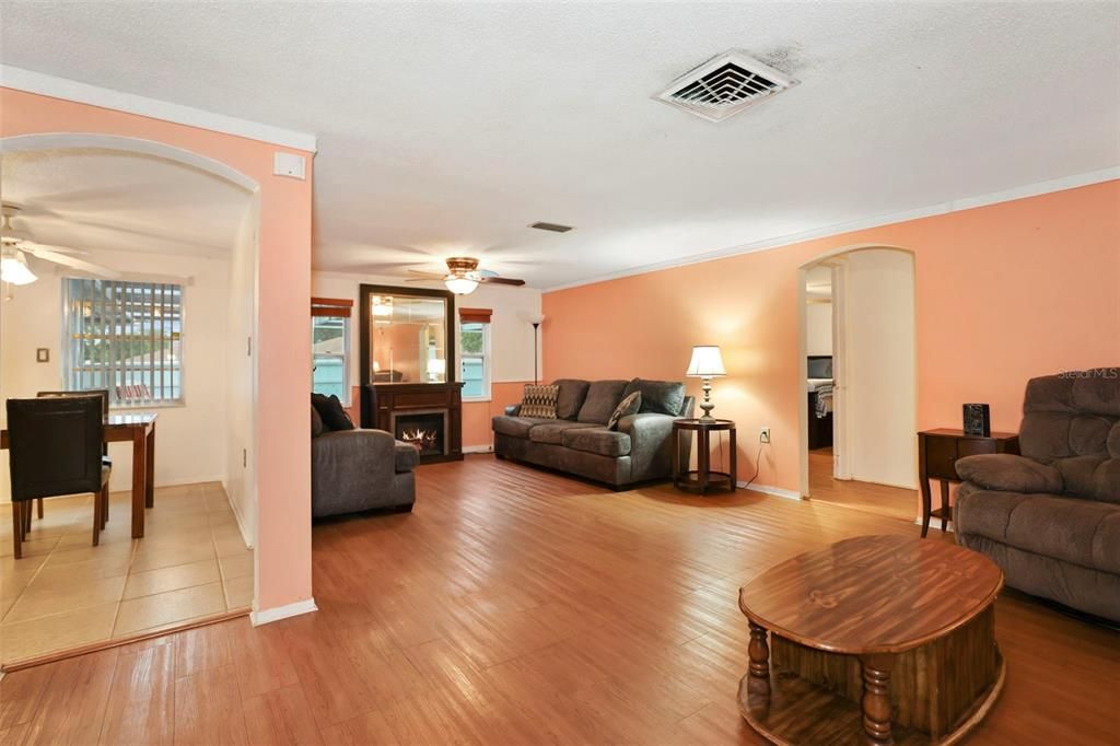 For Sale: $275,000 (2 beds, 2 baths, 1442 Square Feet)