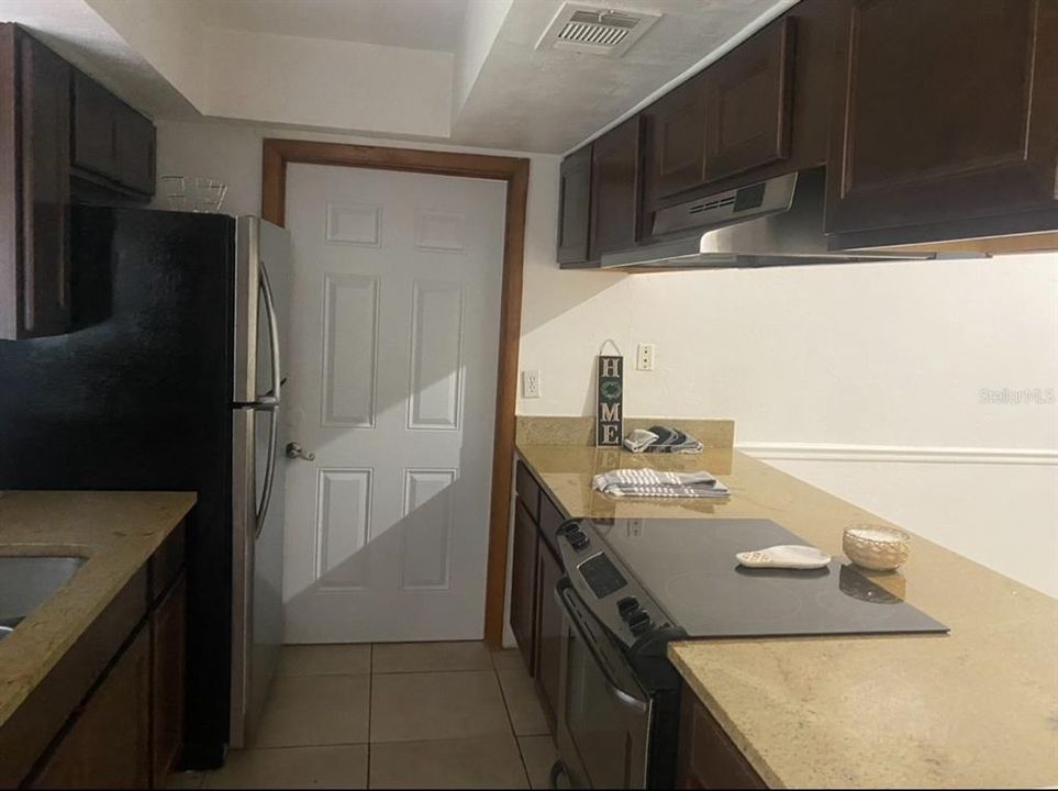 Recently Rented: $1,875 (3 beds, 2 baths, 1182 Square Feet)