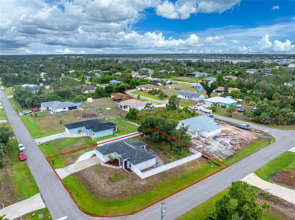 Active With Contract: $298,900 (3 beds, 2 baths, 1224 Square Feet)