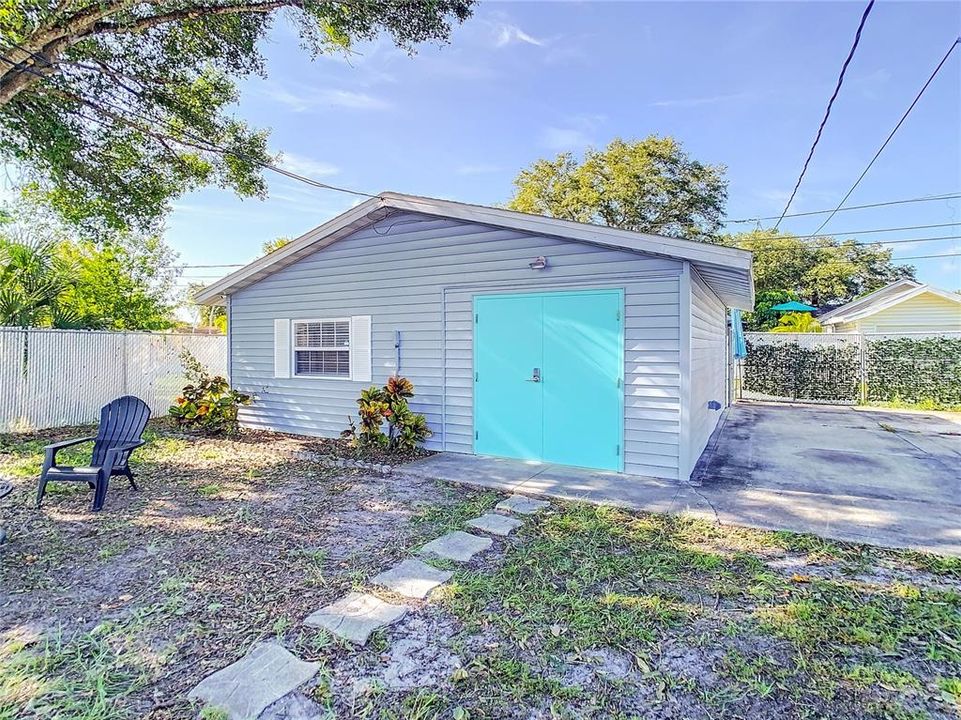 For Sale: $525,000 (3 beds, 2 baths, 1426 Square Feet)