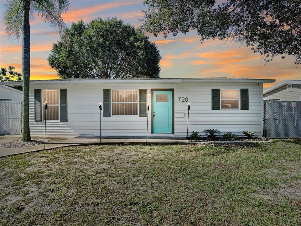 For Sale: $525,000 (3 beds, 2 baths, 1426 Square Feet)