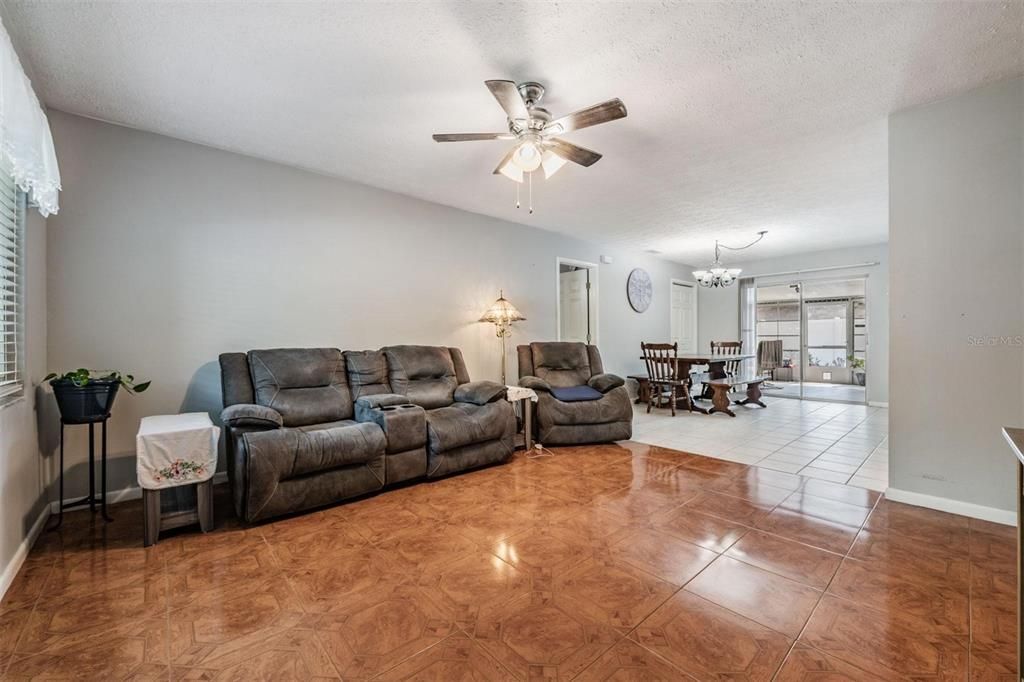 Active With Contract: $345,000 (4 beds, 2 baths, 1642 Square Feet)