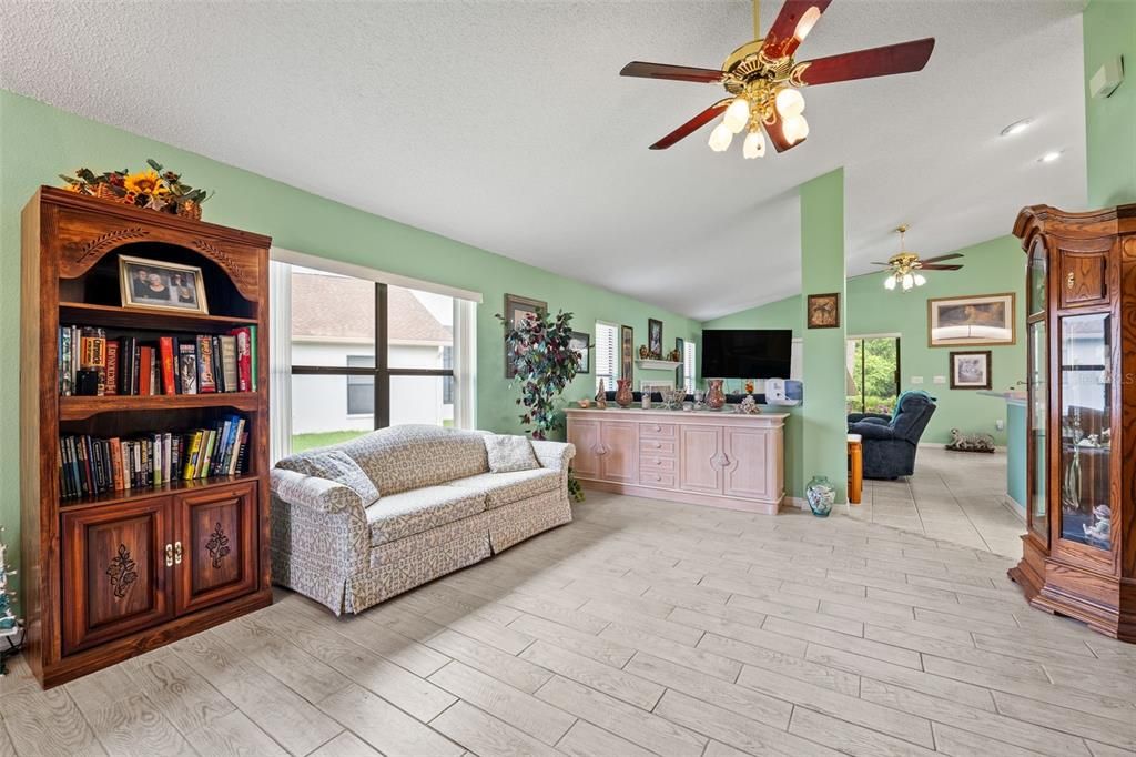 For Sale: $385,000 (2 beds, 2 baths, 1716 Square Feet)