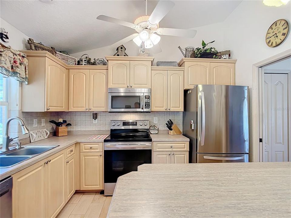 Neutral, bright kitchen with bar counter top