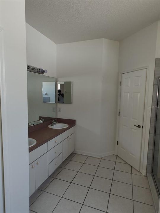 For Rent: $2,200 (3 beds, 2 baths, 1674 Square Feet)